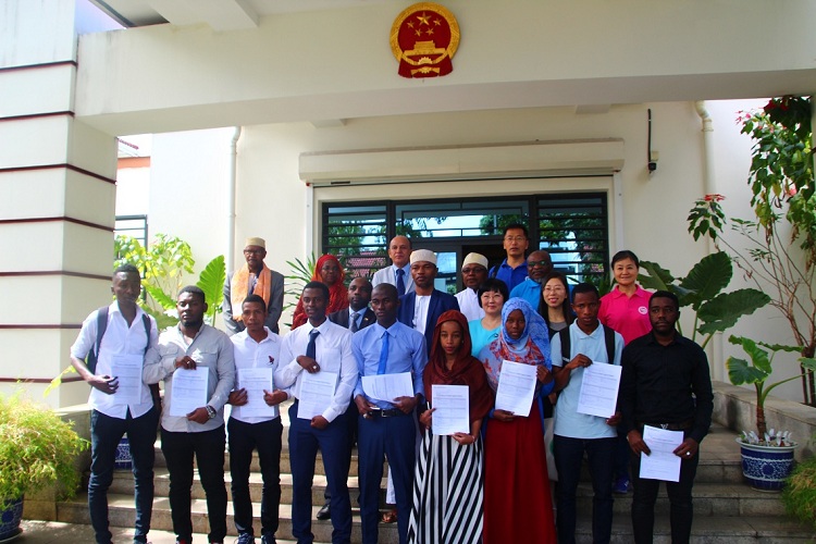 image Coopération Chine-Comores / Neuf boursiers partent pour la Chine